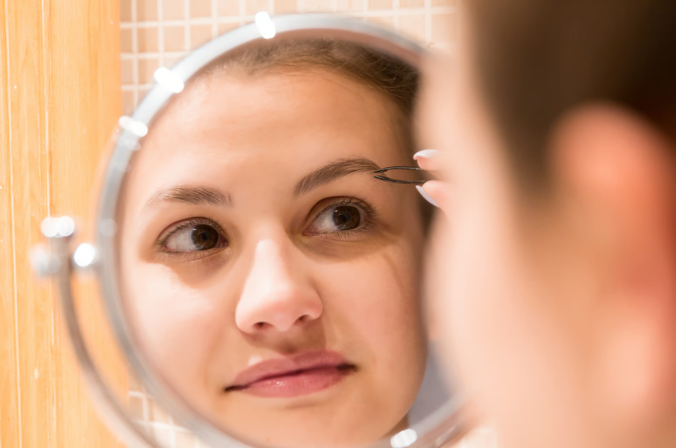 Alopecia sprâncenelor/genelor: când este un semnal de alarmă